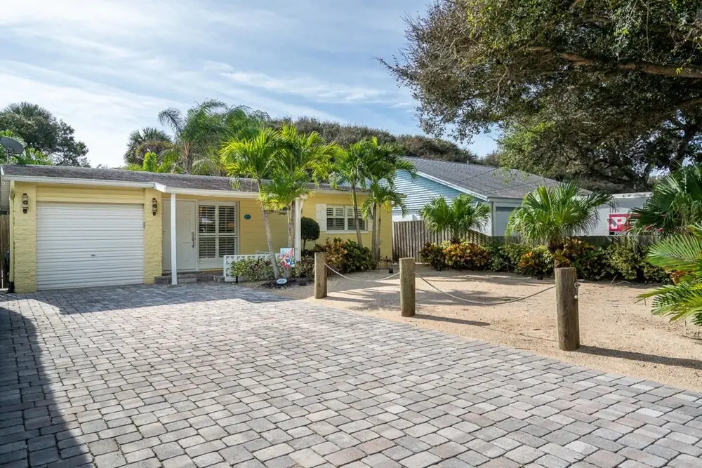 Turtle s Nest Pool Home Hot Tub Walking Distance to the Beach - 821 E 11th