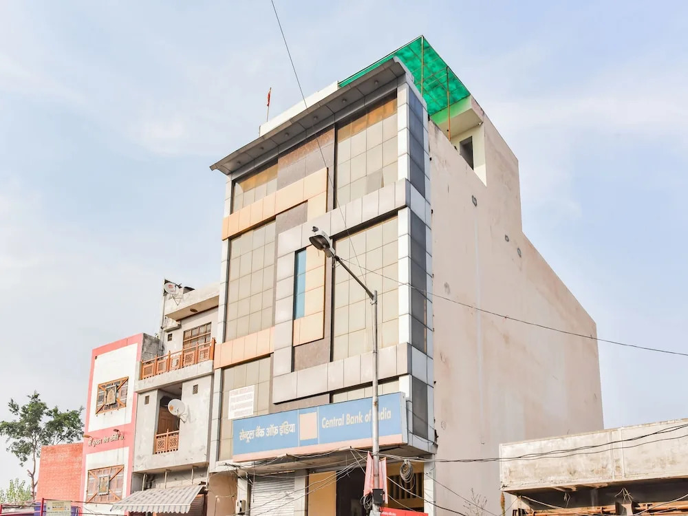 Hotel Crown Inn By OYO