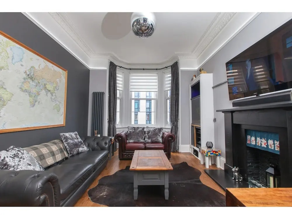 Stylish Victorian City Centretenemant for 4