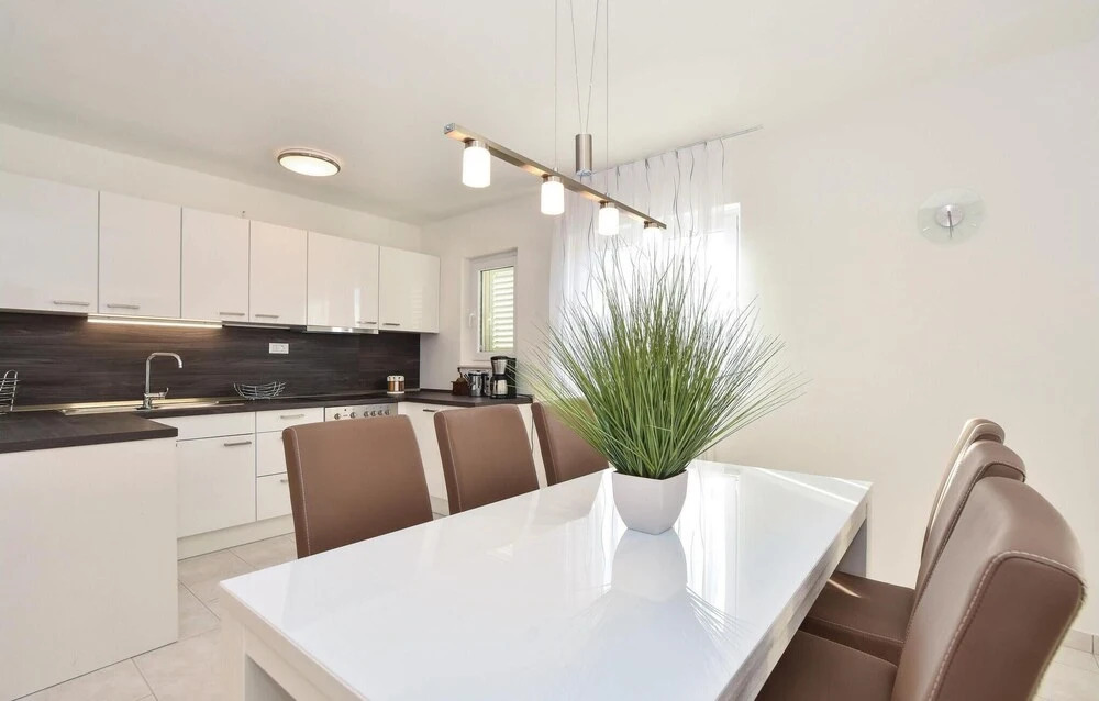 Nice Home in Podstrana With Wifi and 4 Bedrooms