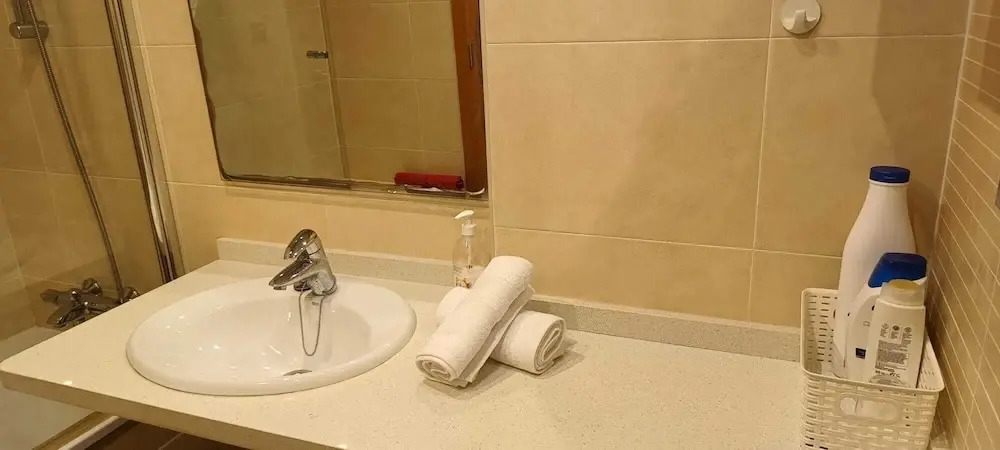 Lovely 2 Bedroom, 2 Bathroom Apartment With Pool