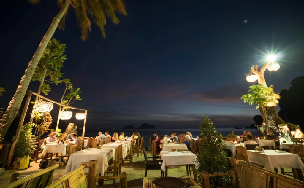 Tonsai Bay Resort