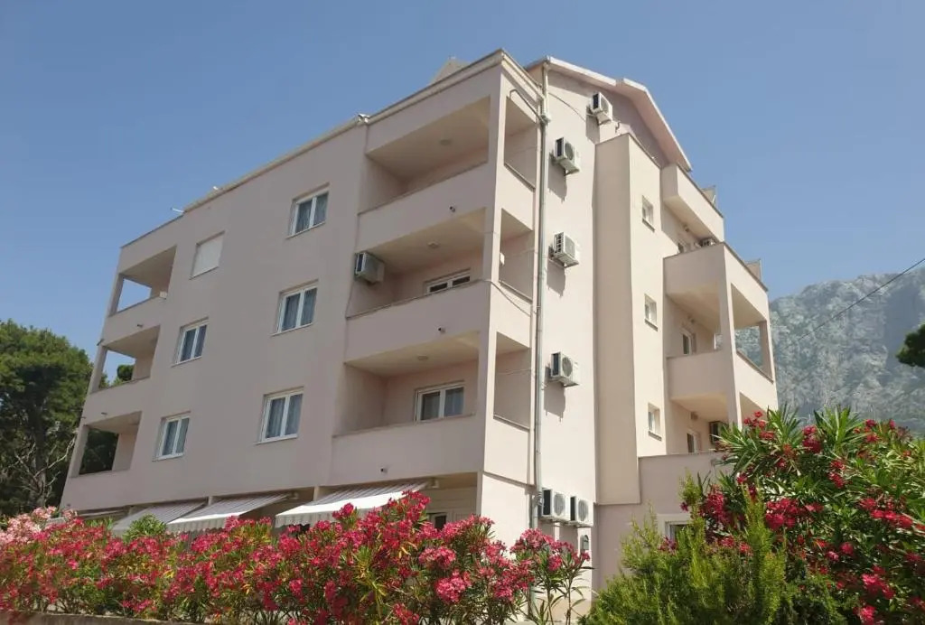 Sara Apartments