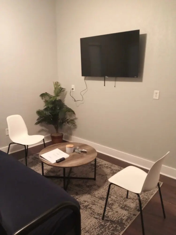 Classic 1br/1ba Charming Apt w/ Modern Upgrades