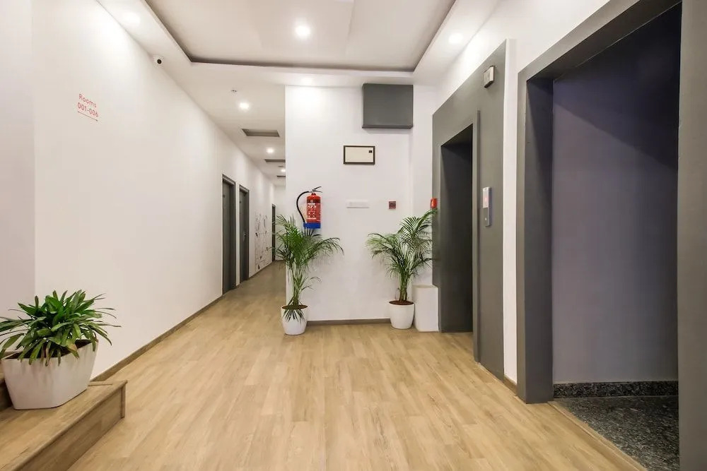 OYO Townhouse 180 Sant Regency