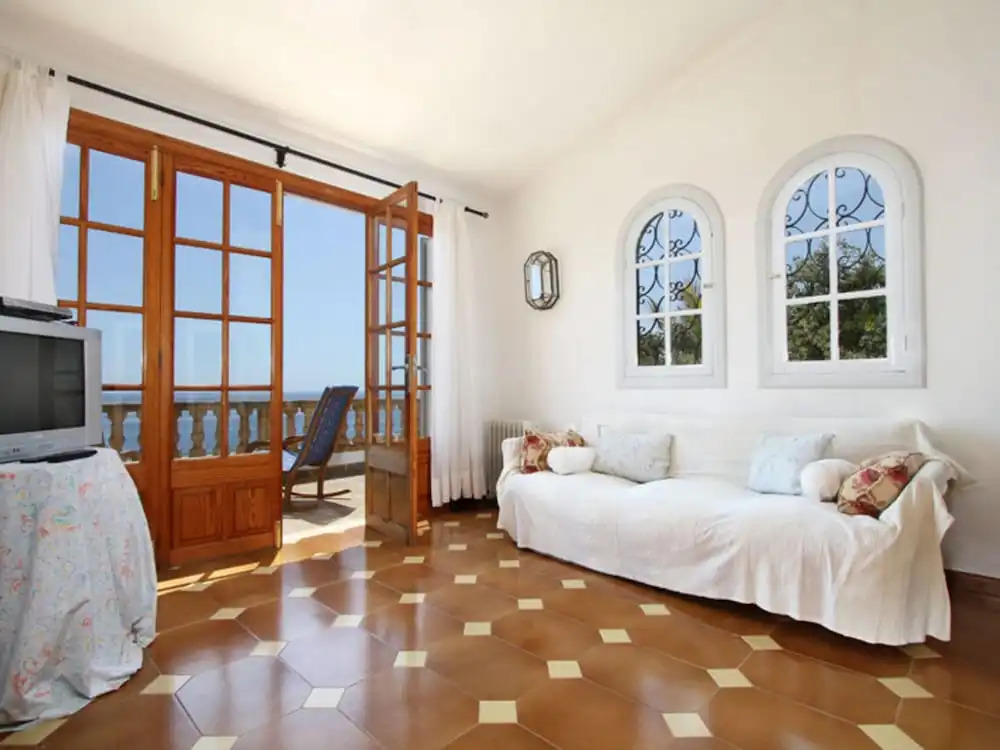 Fantastic Villa With Private Swimming Pool, Garage, Bbq, Patio, Wifi and the sea
