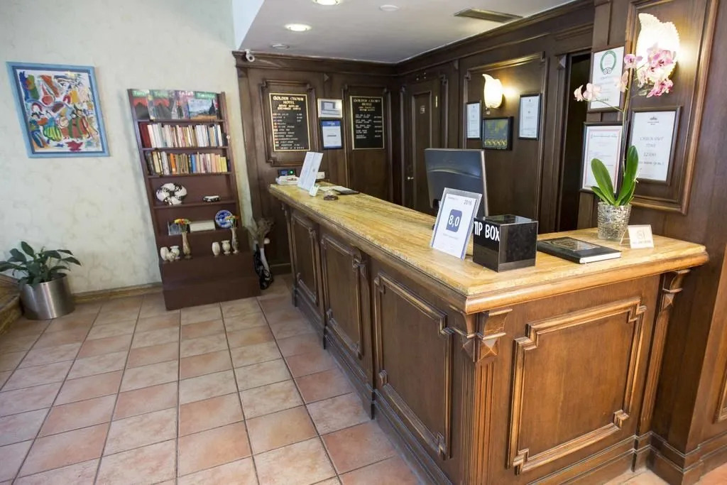 Golden Crown Hotel