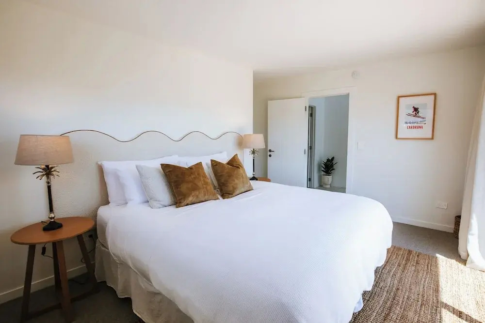 Penshurst - Lake Views - Sleeps 8