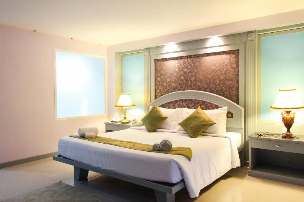 Convenient Grand Hotel