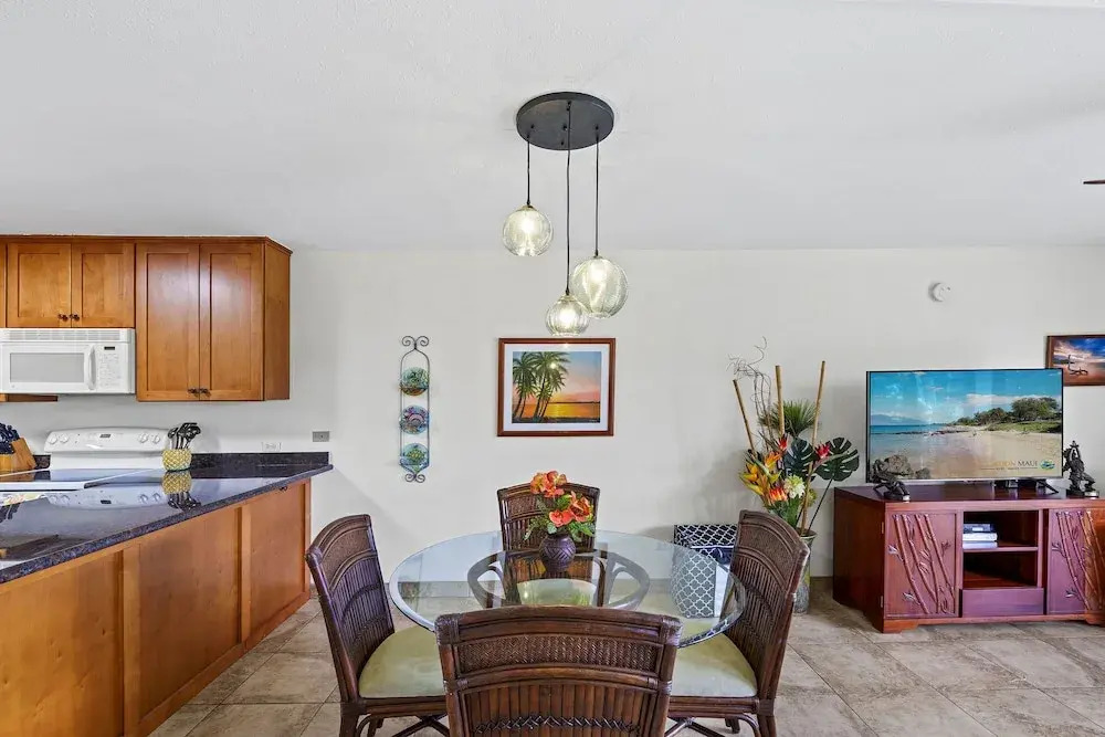 Kamaole Sands 7-206 - Renovated, Courtyard Views, Steps to the Beach, AC