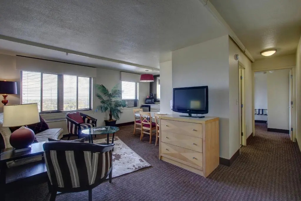 Inlet Tower Hotel & Suites