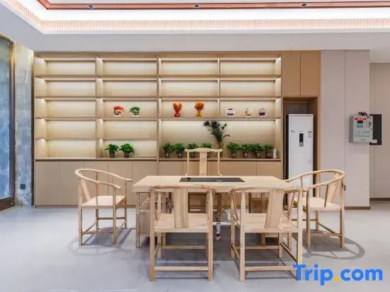 Yayue Boting Garden Hotel (Mangshi Square & Airport Branch)