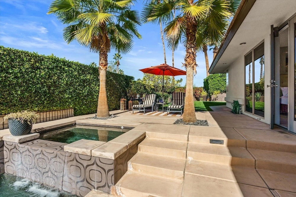 Polynesian Luxe Palm Estate