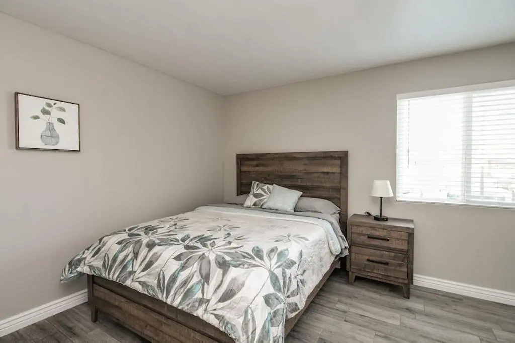 Stylish Updated 2 Bdrm Near Old Town Scottsdale!