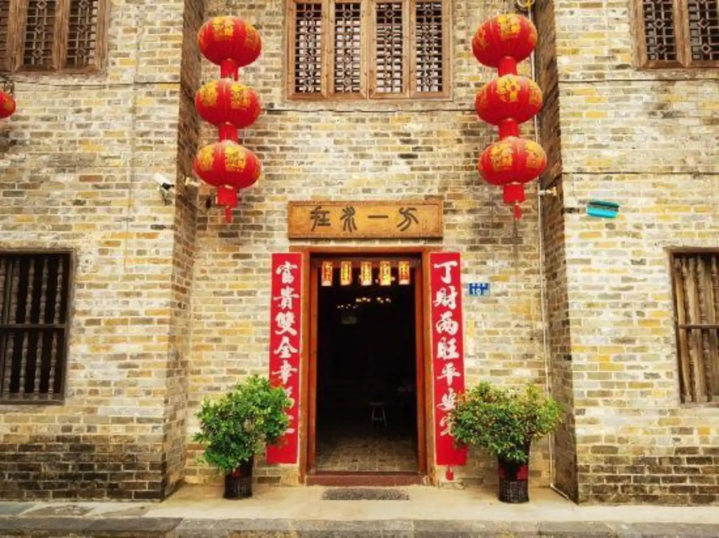 Zaishui Yifang Inn (Zhaoping Huangyao Ancient Town Longzhu)