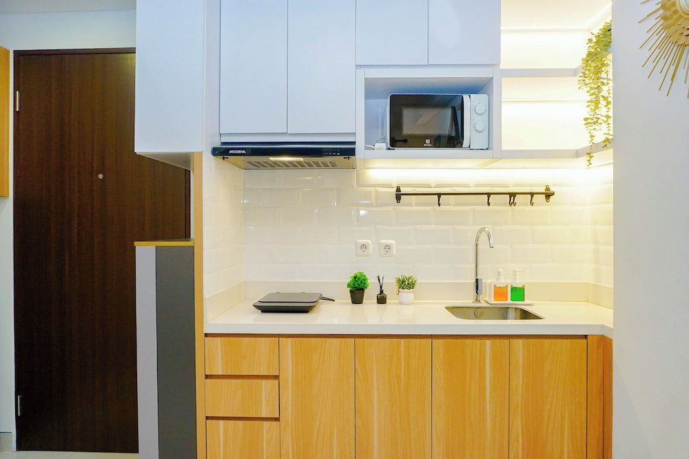 Comfortable And Contemporary 2Br At Apartment Transpark Cibubur