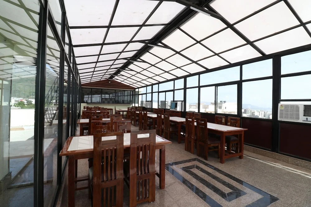 Oyo 37959 Hotel Royal Stay
