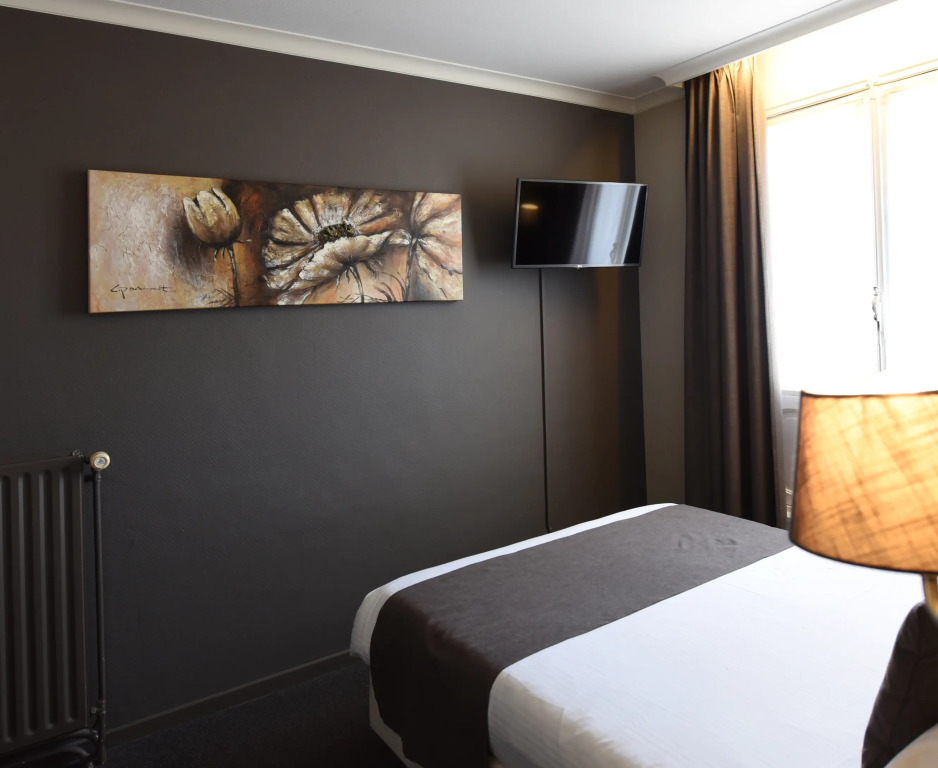 Golden Tree Hotel