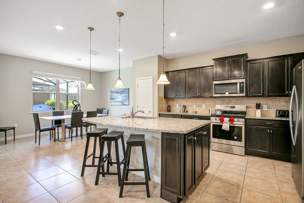5552- Solterra Brand New - Amazing 5 Beds House, Davenport, US
