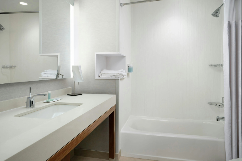 Courtyard by Marriott Erie Bayfront