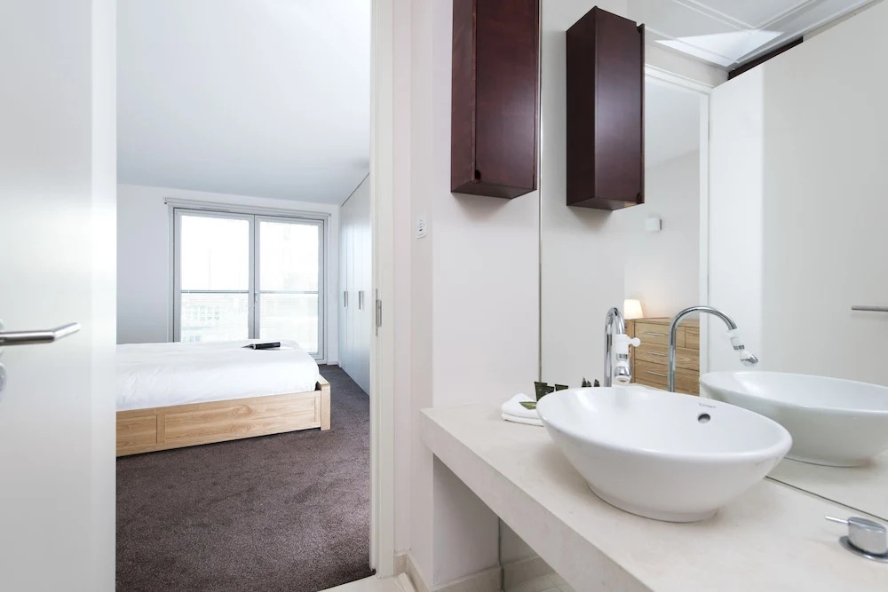 Modern 2BR Flat with Thames River View