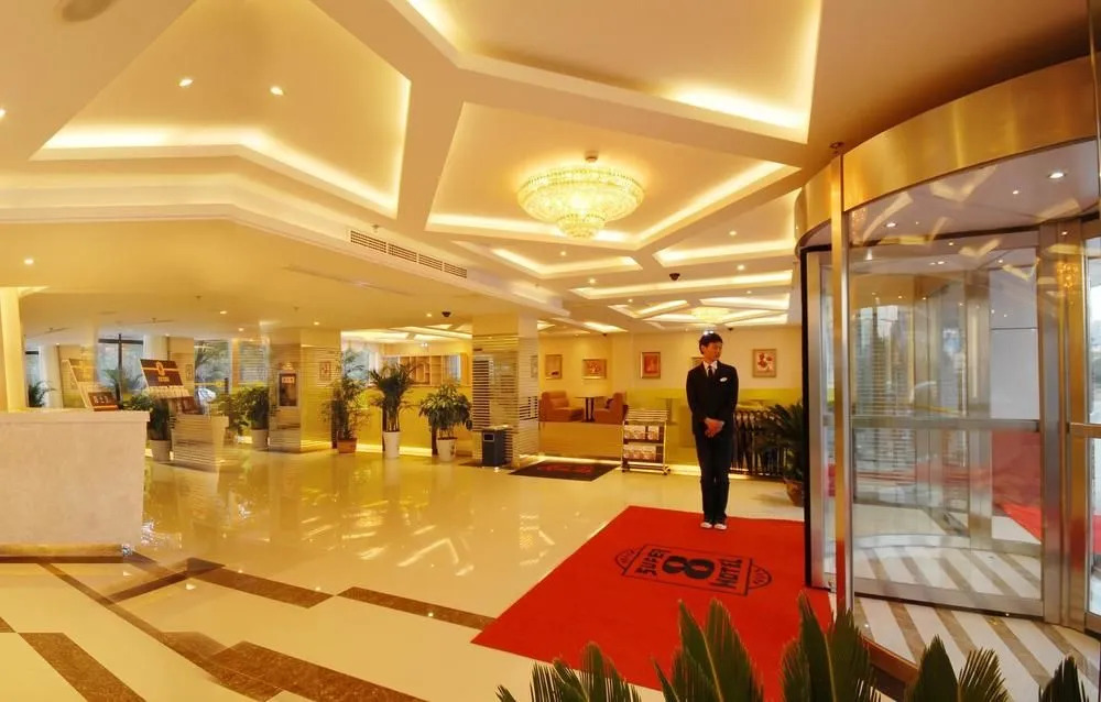 Super 8 Hotel