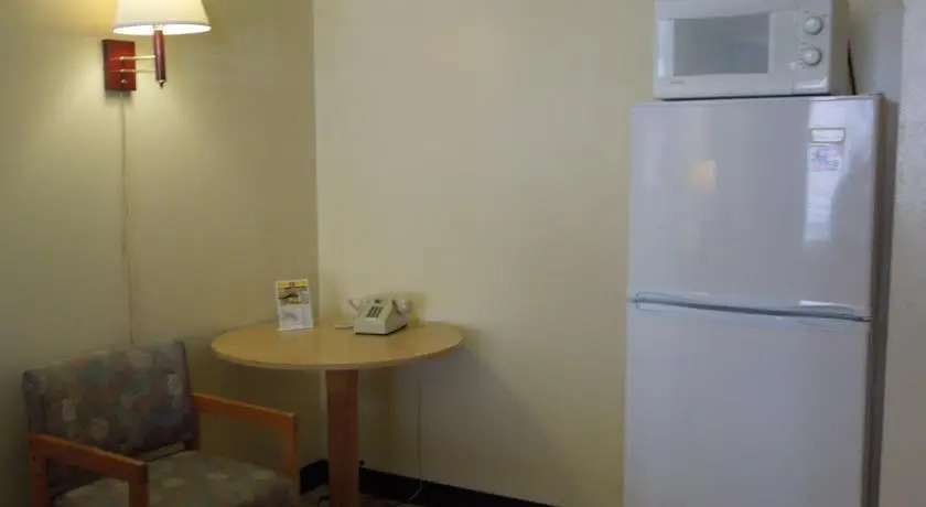 Sunshine Inn & Suites
