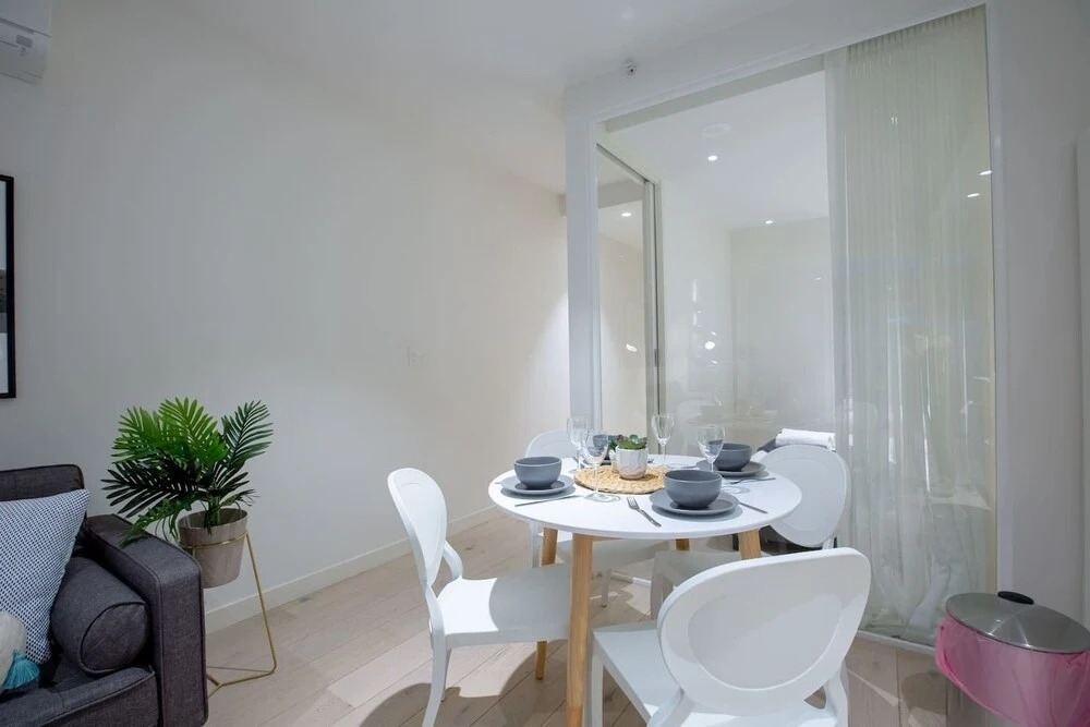 Stylish Luxurious Convenience At South Yarra Melbourne