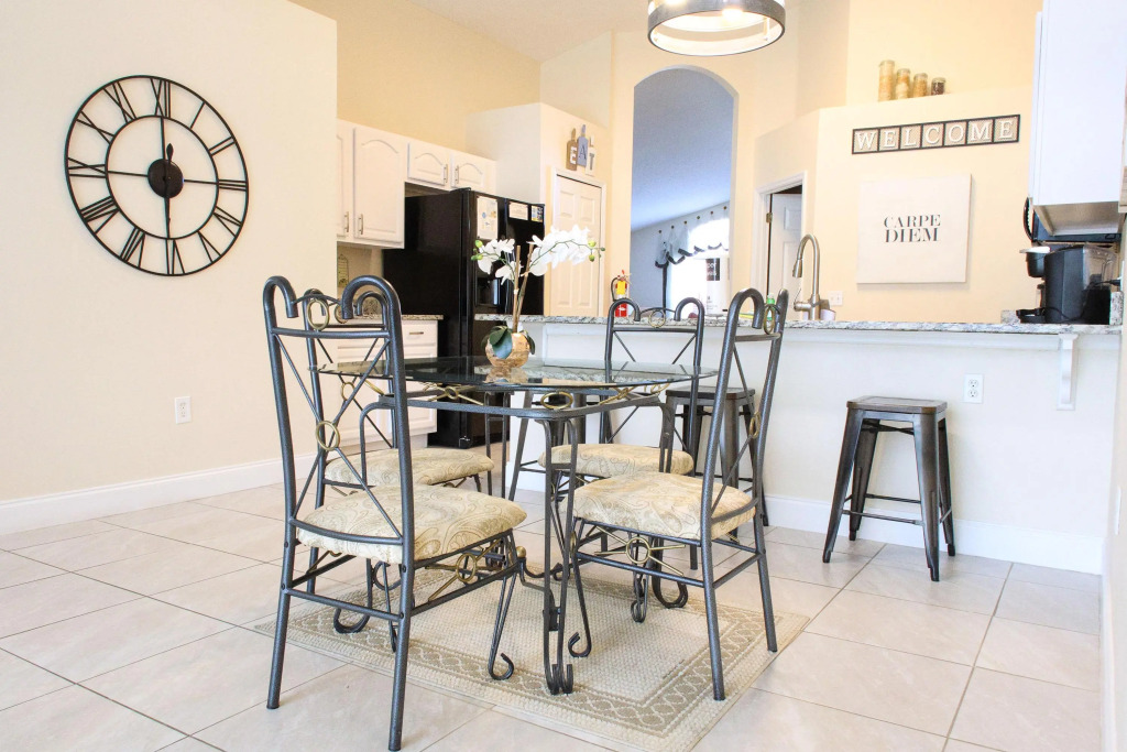 Modern Villa with Games Room & Lake View Pool, Kissimmee, US