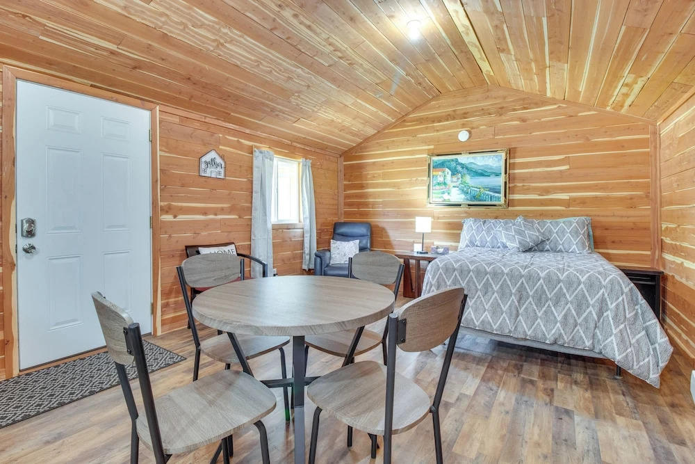 Cabin 2 Mi to White River: Great for Anglers!