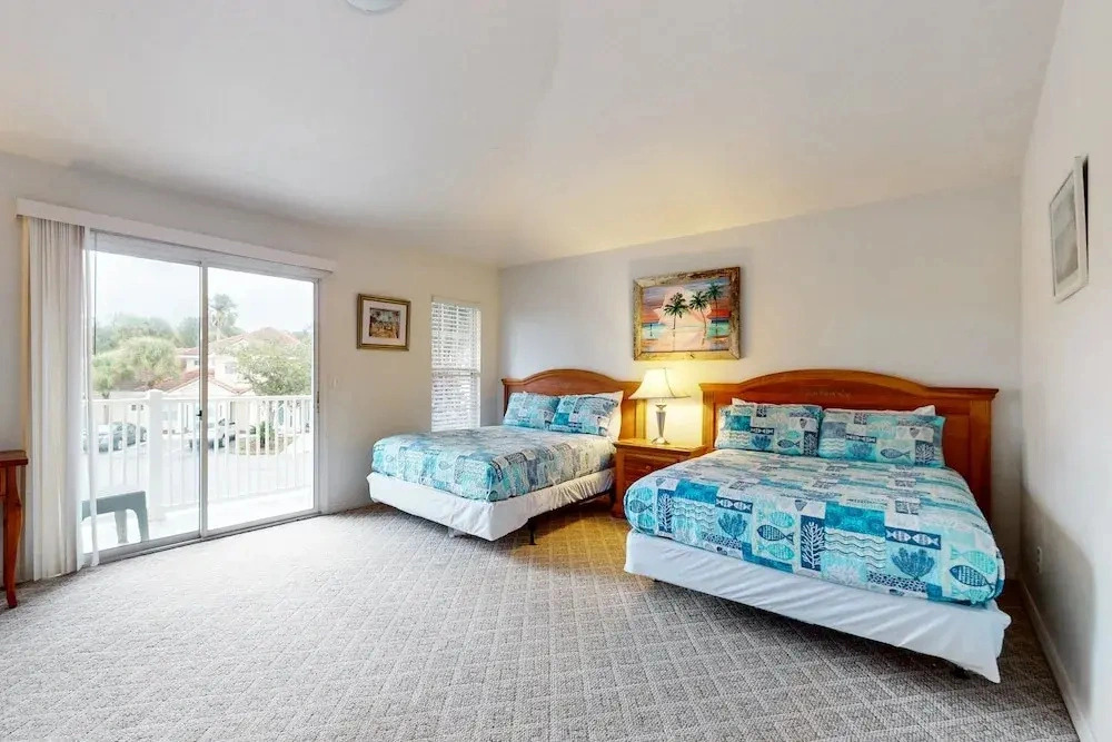 Spacious Townhome With Shared Pool Near Golf, Marinas, & Restaurants