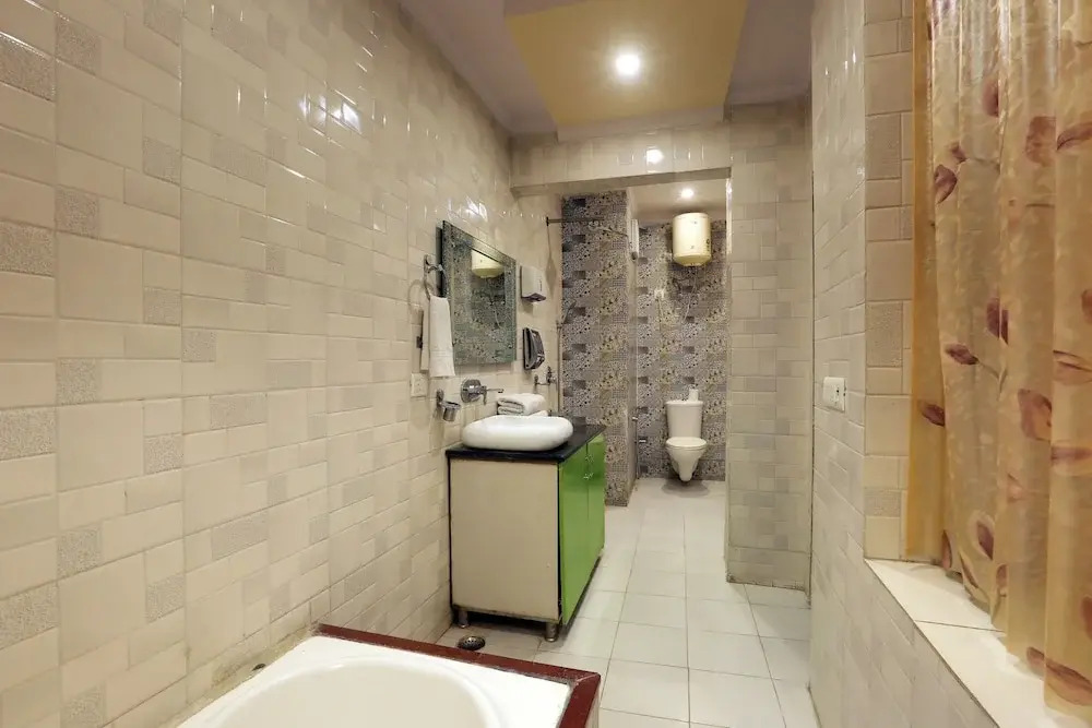 FabHotel Clink