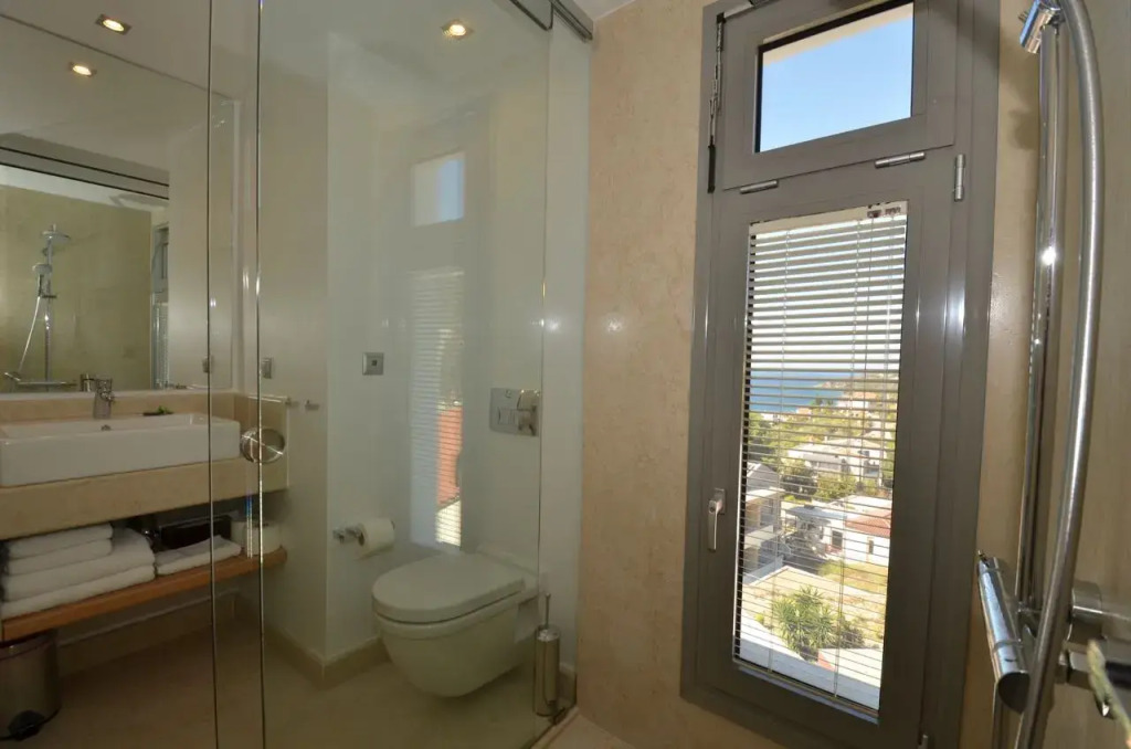 Ino Hotel & Suites