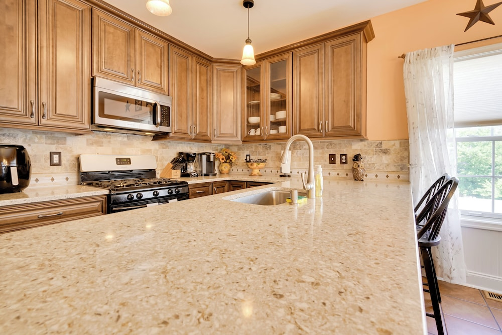 Breezy Wildwood Condo ~ 2 Blocks to Beach!