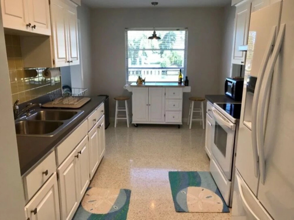 526 72nd St - 2 Br Home