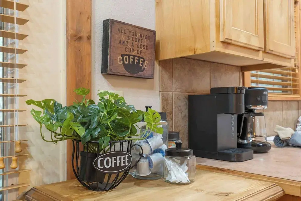 Simons Treetop Cabin 2 BDR in Popular Resort!