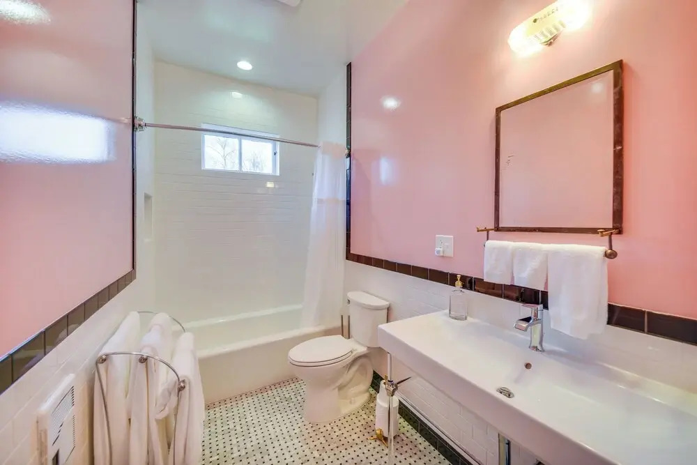 Radiant Gloucester House w/ Private Porch