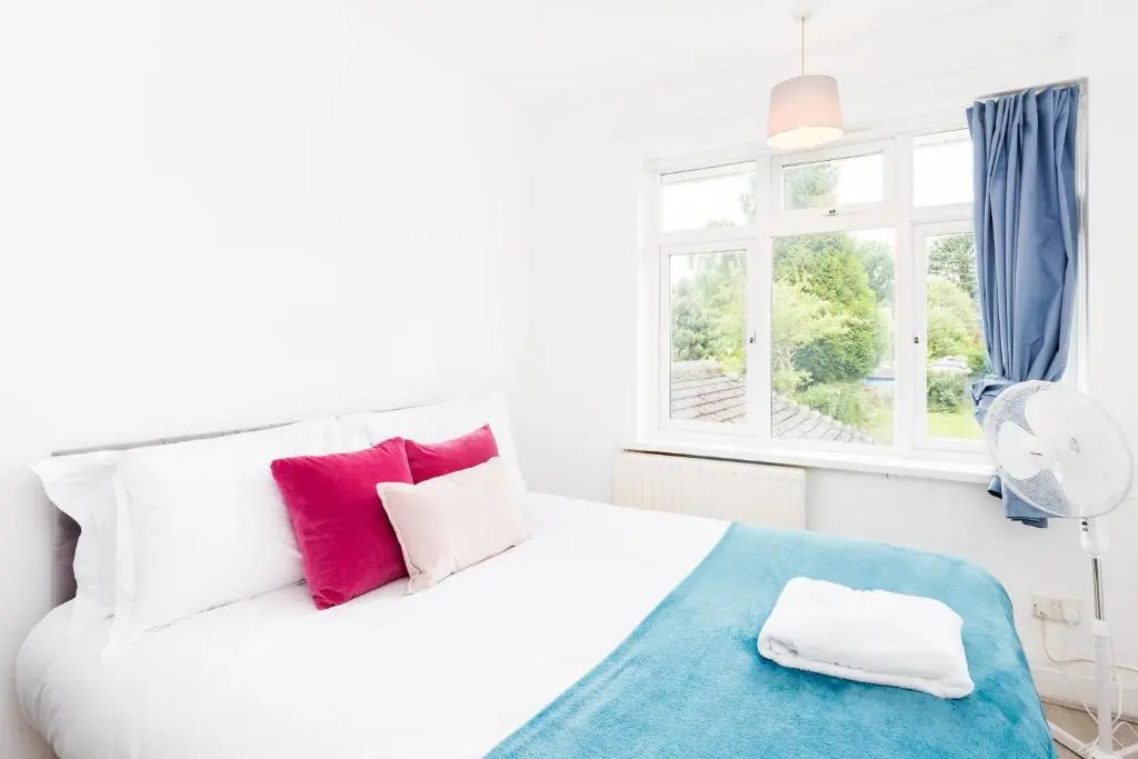 Beautiful 6 bedroom house for 15 guests next to Edgbaston Stadium