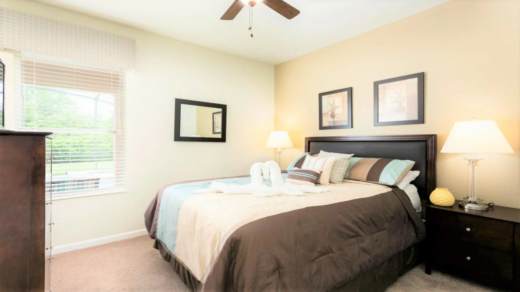 Spacious 6BR Villa with Pool SPA 3 Miles to Disney