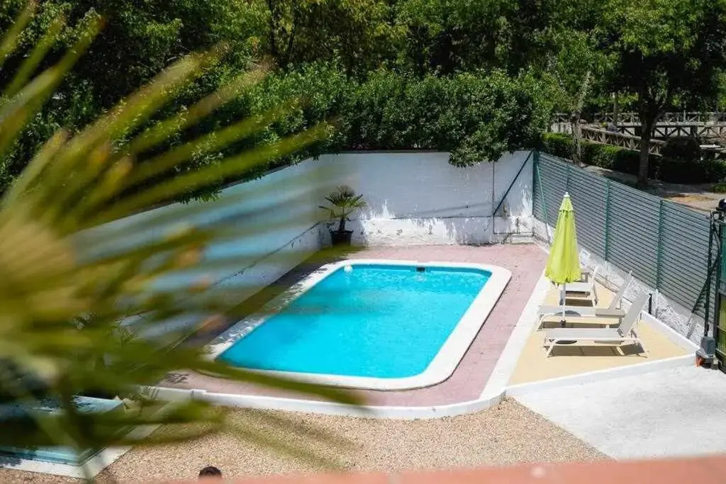 Newly renovated room w Pool & BikeParking