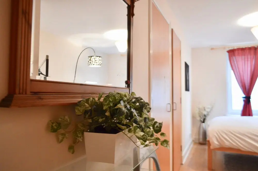 3 Bedroom Flat In Leith