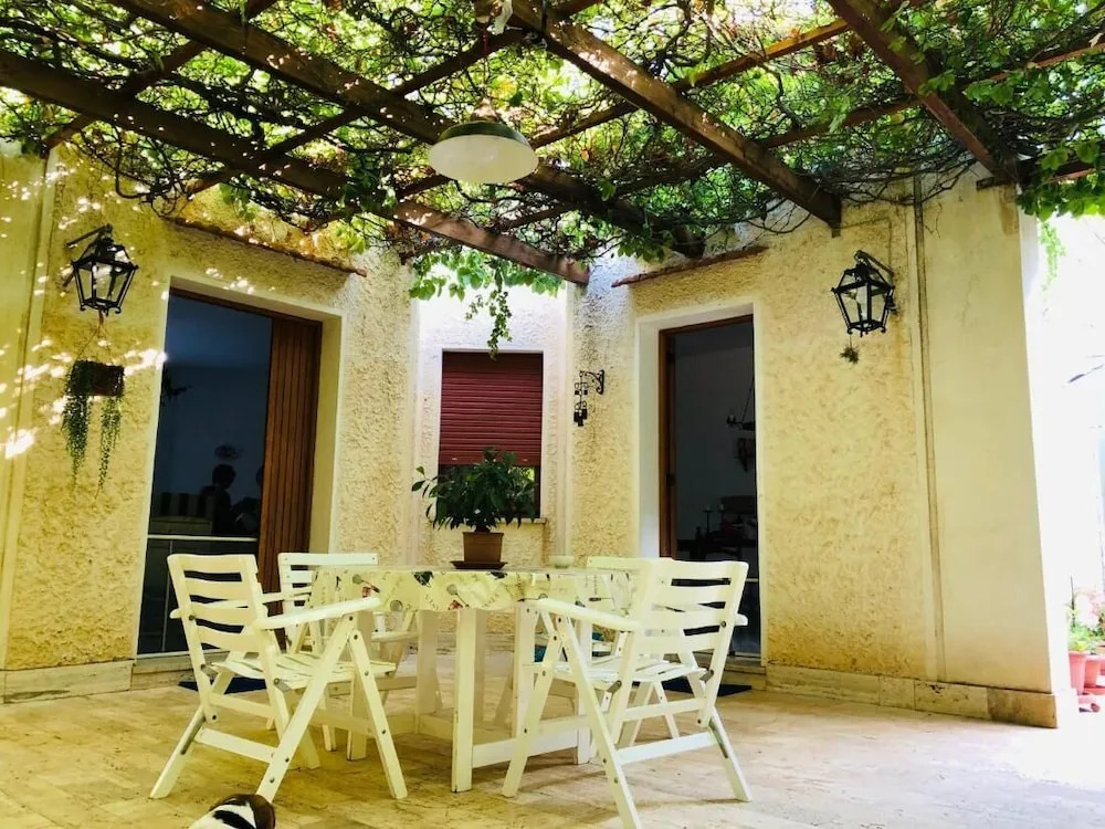 Robertas Villa - Home Holiday