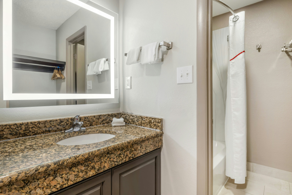 Red Roof Inn & Suites Newport News