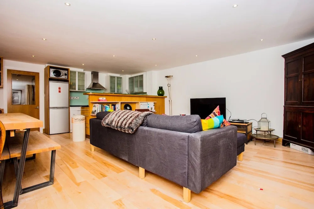 2 Bedroom Apartment with Patio - Sleeps 4