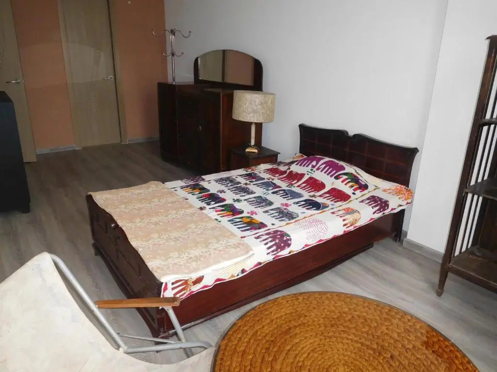 DON'S bedroom for only 1 male guest