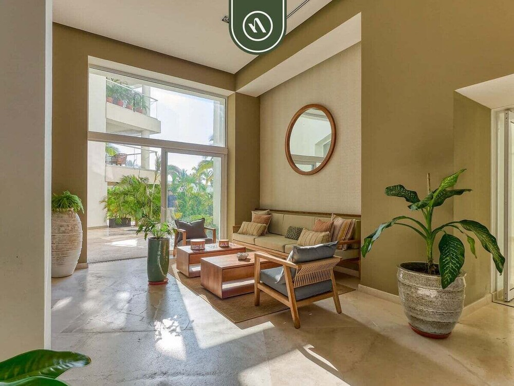 Luxury 4 BR Condo Amazing Views - Beach - Pools
