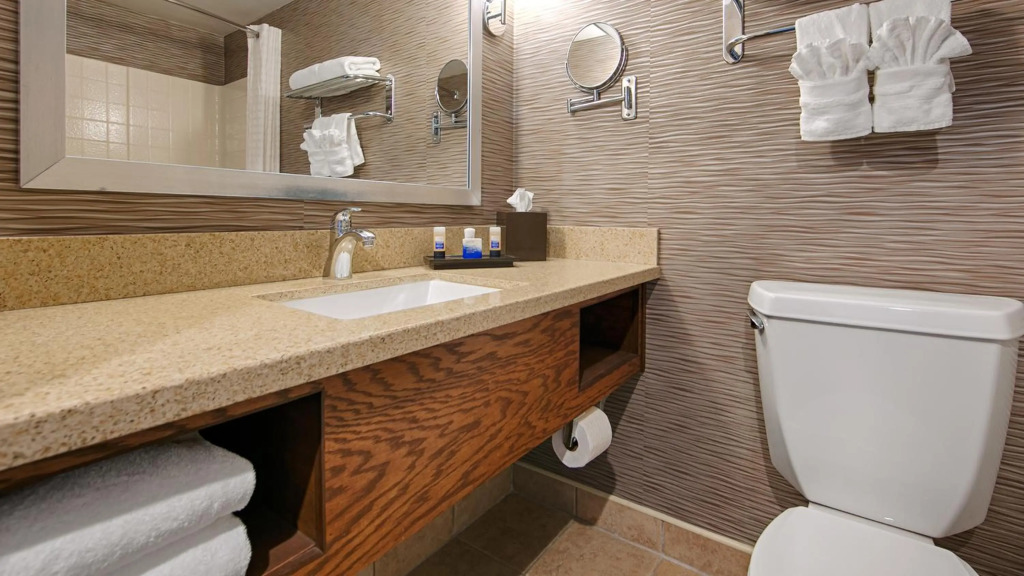 Best Western Plus Rama Inn & Suites