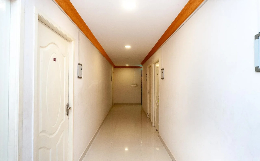 R2 Rooms By OYO Rooms