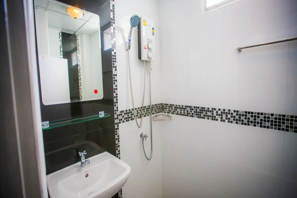 Klaang Muang Hotel
