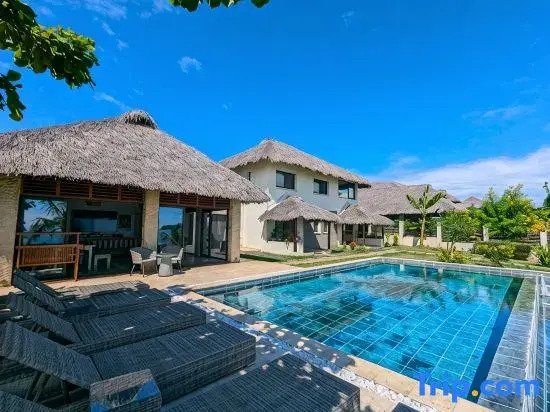 Oceanfront Luxury Villa with Private Pool